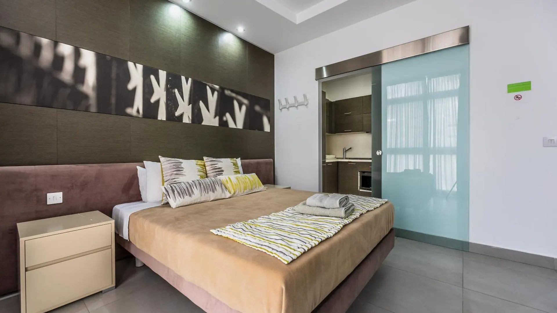 Jules Suites Saint Julian's