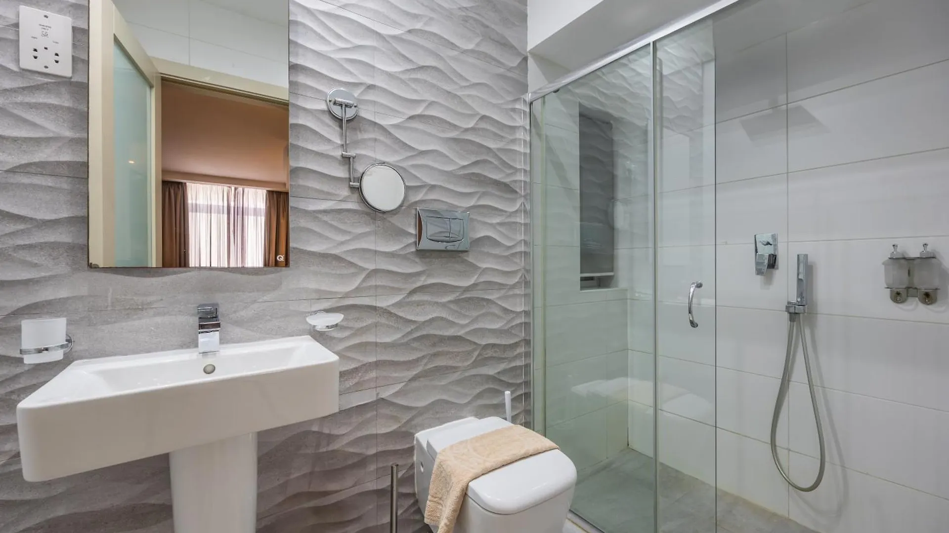 Jules Suites Saint Julian's Gæstehus