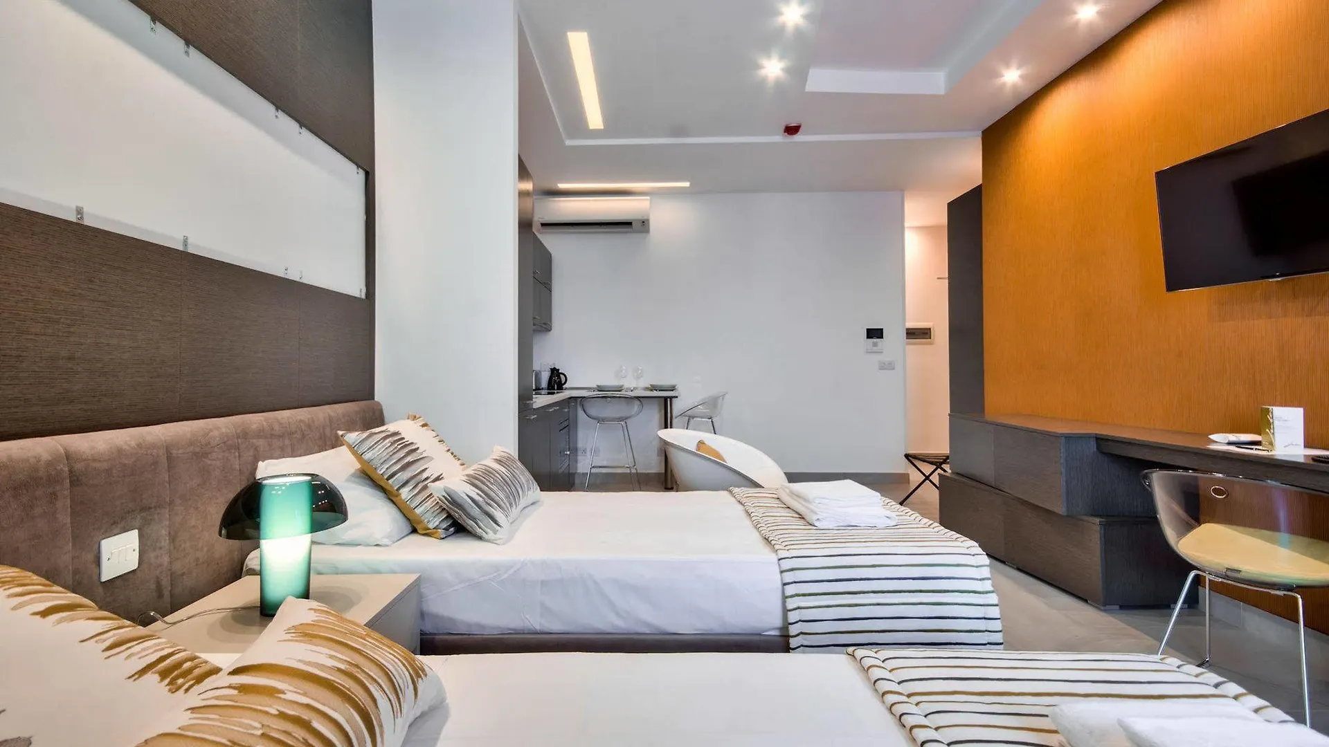 Jules Suites Saint Julian's 3*,