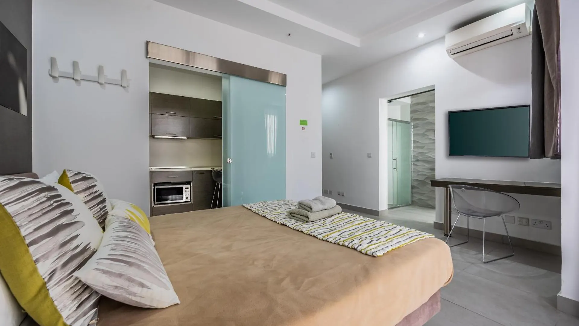 Jules Suites San Ġiljan