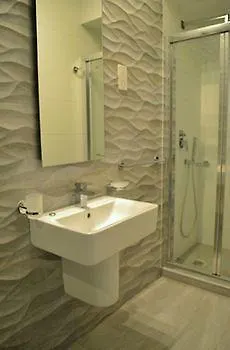 Jules Suites San Ġiljan